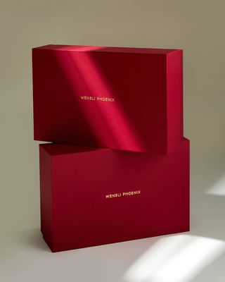 شراء Luxury Gift Box Set Premium Red Satin Finish Packaging Reinforced Edge Protection Custom Gold Foil Ready online manufacture