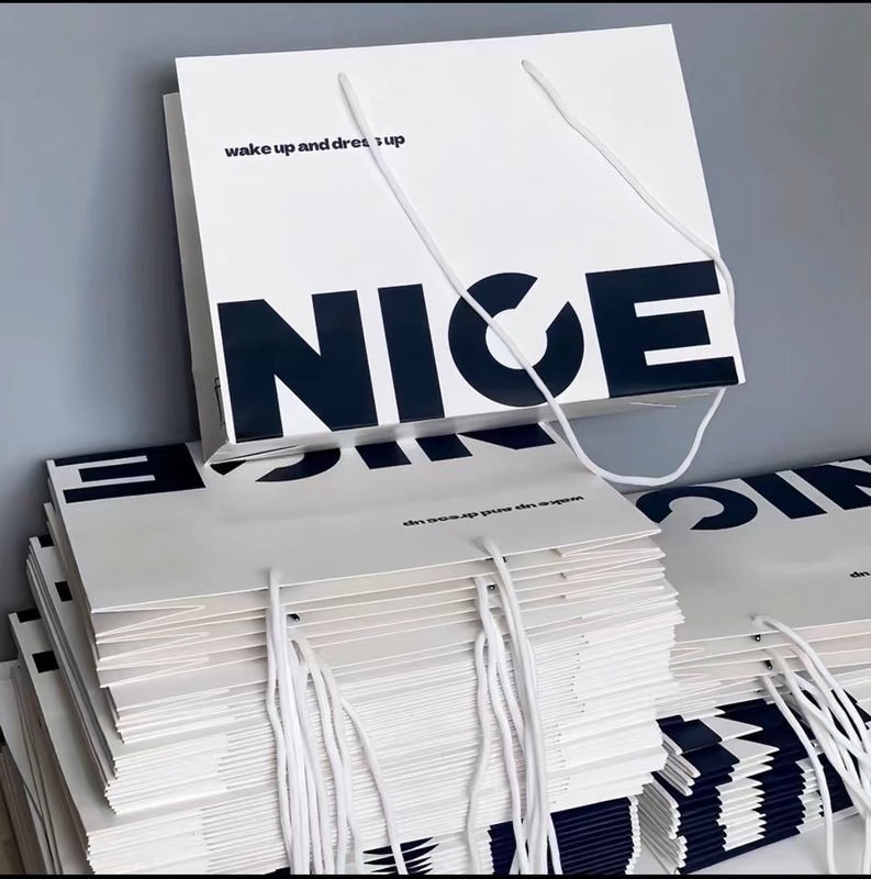 17x8x21cm Craft Tote Bags 20x10x28cm  Packing Bags For Gifts Customized Color