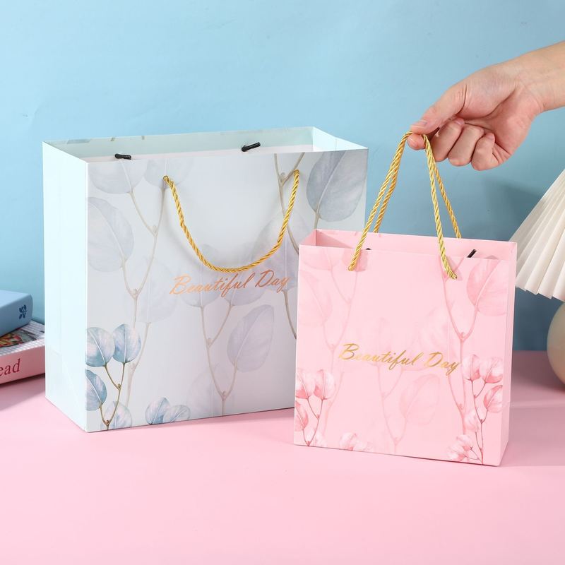 Customized Color Shopping Paper Bags White Cardboard Gift Bags For Festival Present