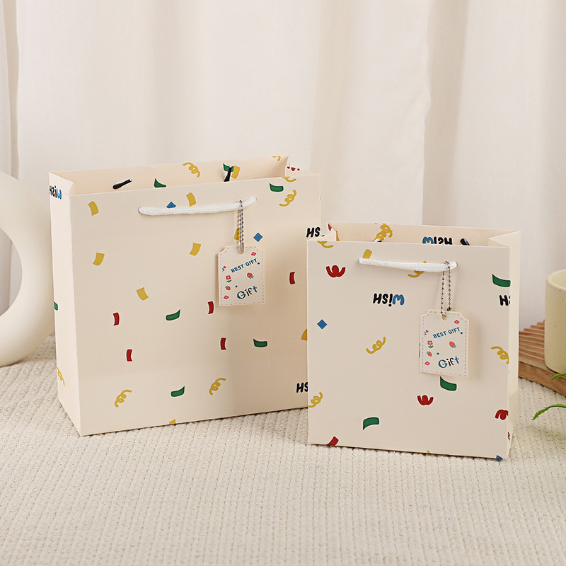 Sweet Girlish Shopping Paper Bags Heart Pattern Kraft Paper Gift Bags Glossy