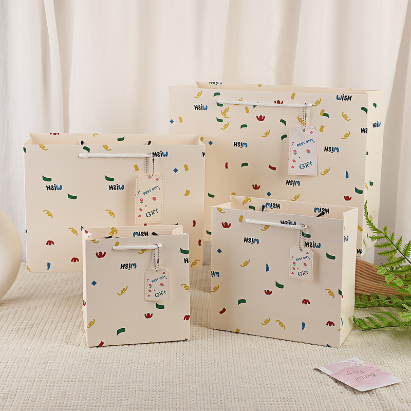 Sweet Girlish Shopping Paper Bags Heart Pattern Kraft Paper Gift Bags Glossy