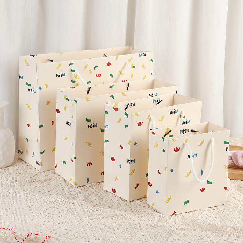 Sweet Girlish Shopping Paper Bags Heart Pattern Kraft Paper Gift Bags Glossy