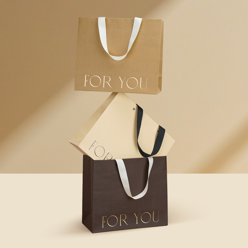 Tas Belanja Kertas Spot UV Hot Stamping CMYK Kustom Kraft Dengan Logo