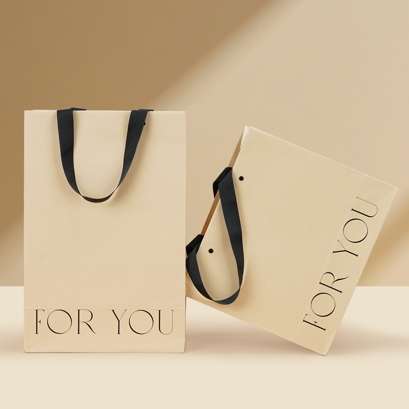 Tas Belanja Kertas Spot UV Hot Stamping CMYK Kustom Kraft Dengan Logo